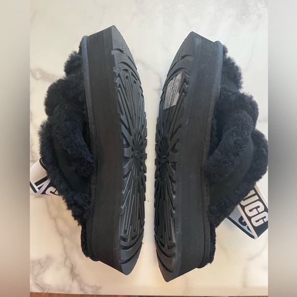 Ugg fuzzy slides - Picture 3 of 6